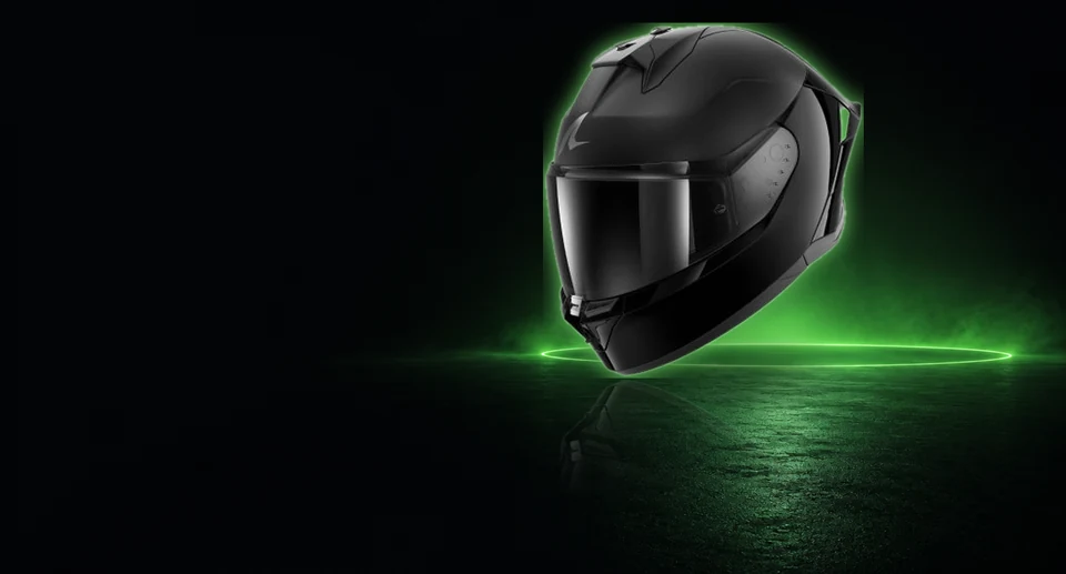 Shark Motorradhelme – Produktfoto, Hintergrund mit KI erstellt.