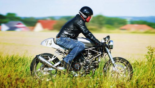 Parado Jeans auf Motorrad